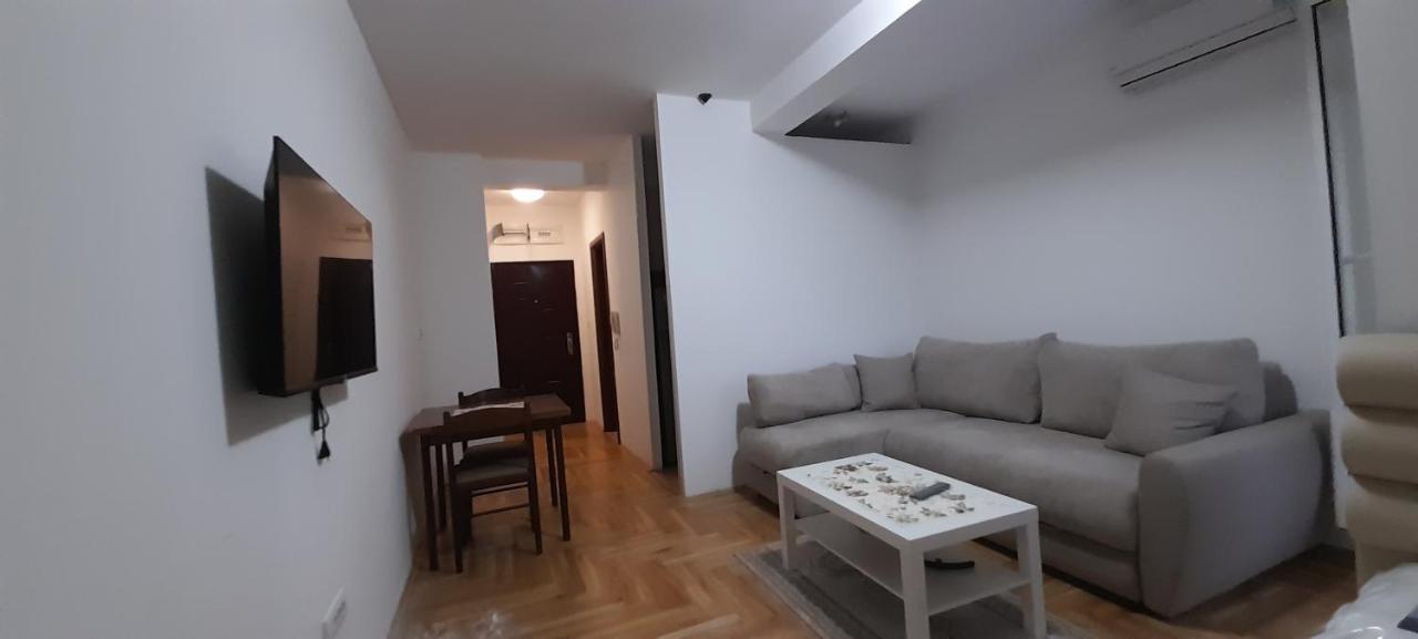 Apartment Luka พอดโกริกา ภายนอก รูปภาพ
