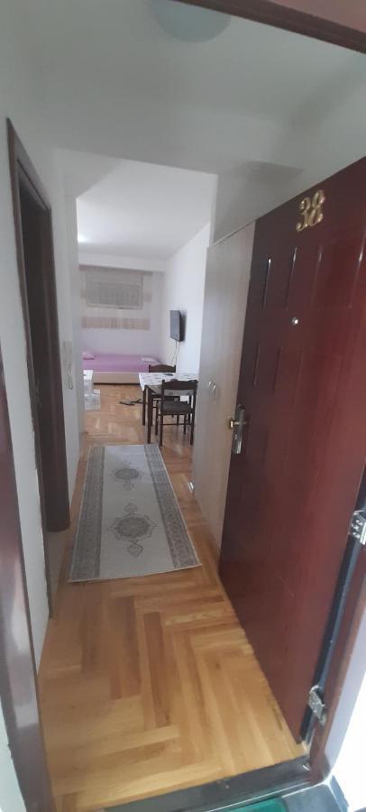 Apartment Luka พอดโกริกา ภายนอก รูปภาพ