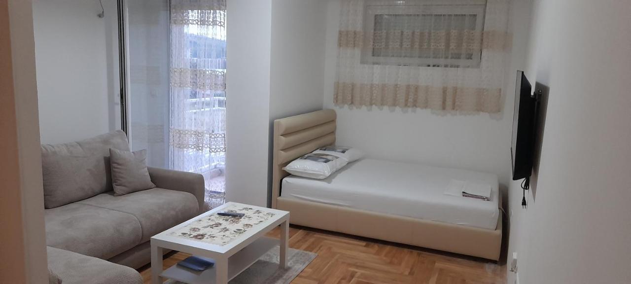 Apartment Luka พอดโกริกา ภายนอก รูปภาพ