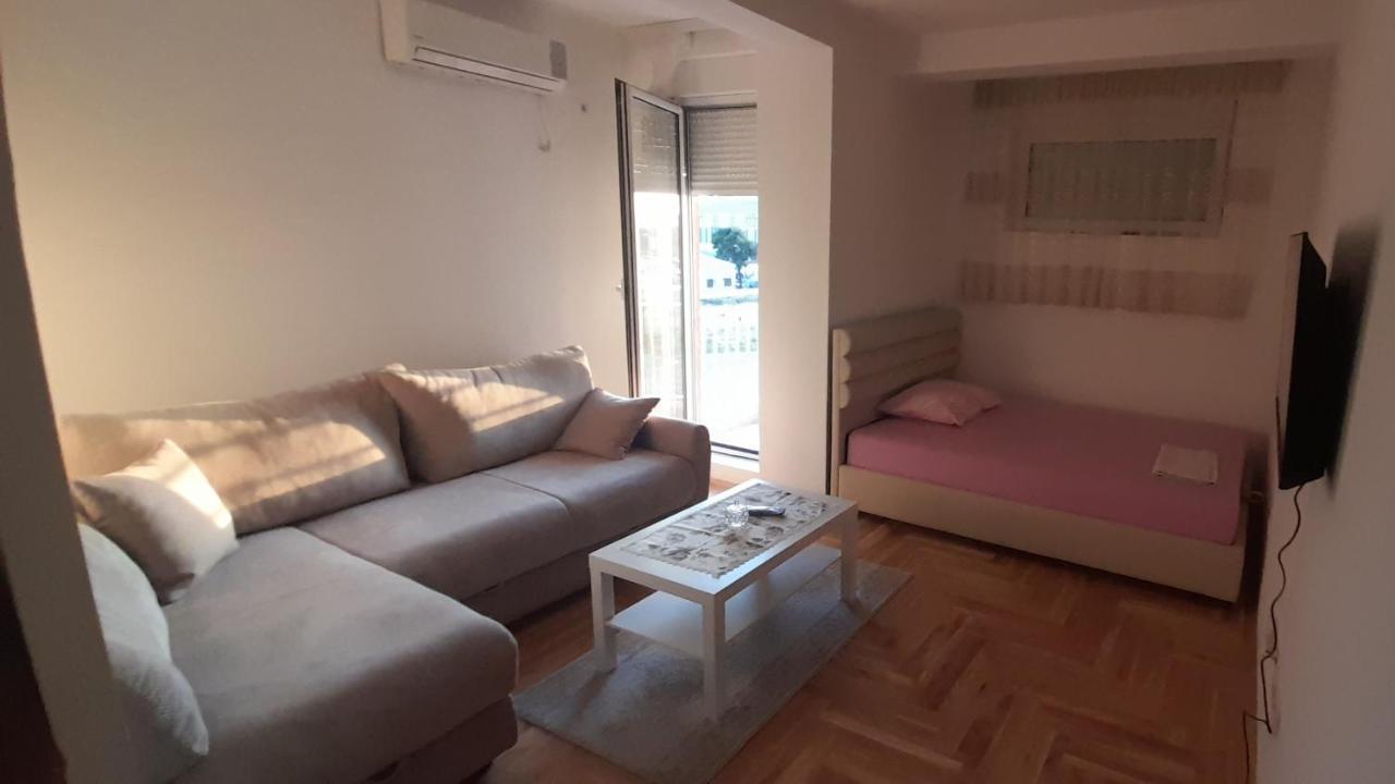 Apartment Luka พอดโกริกา ภายนอก รูปภาพ