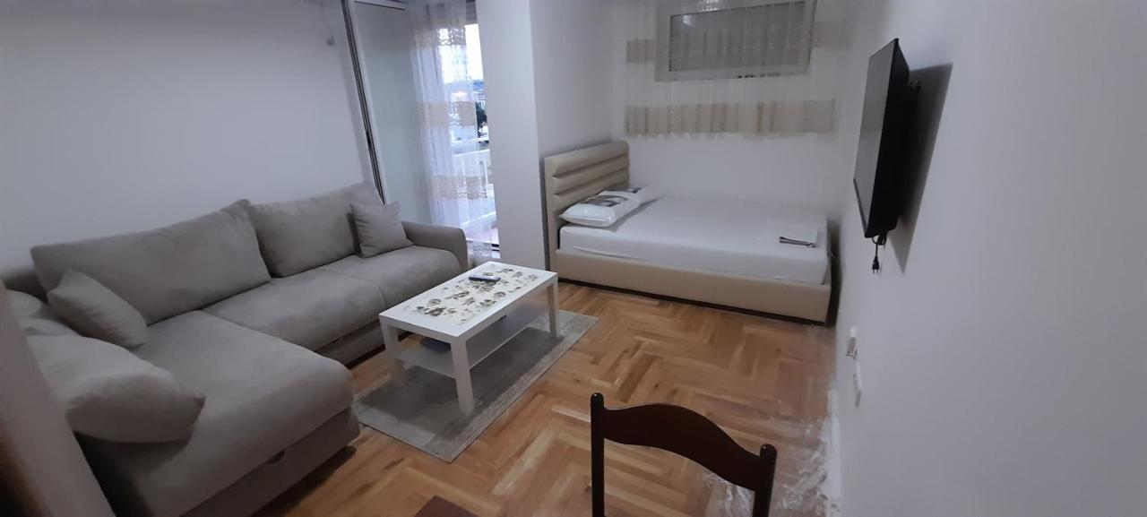 Apartment Luka พอดโกริกา ภายนอก รูปภาพ